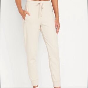Old Navy Women’s High-Rise Jogger Dynamite Fleece Pants Size Small Petite Cream